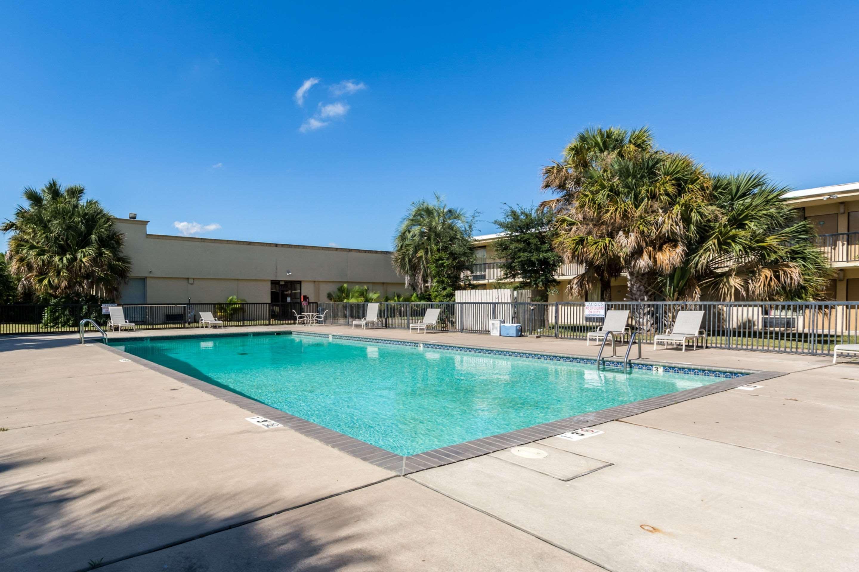 Econo Lodge Baytown Exterior photo
