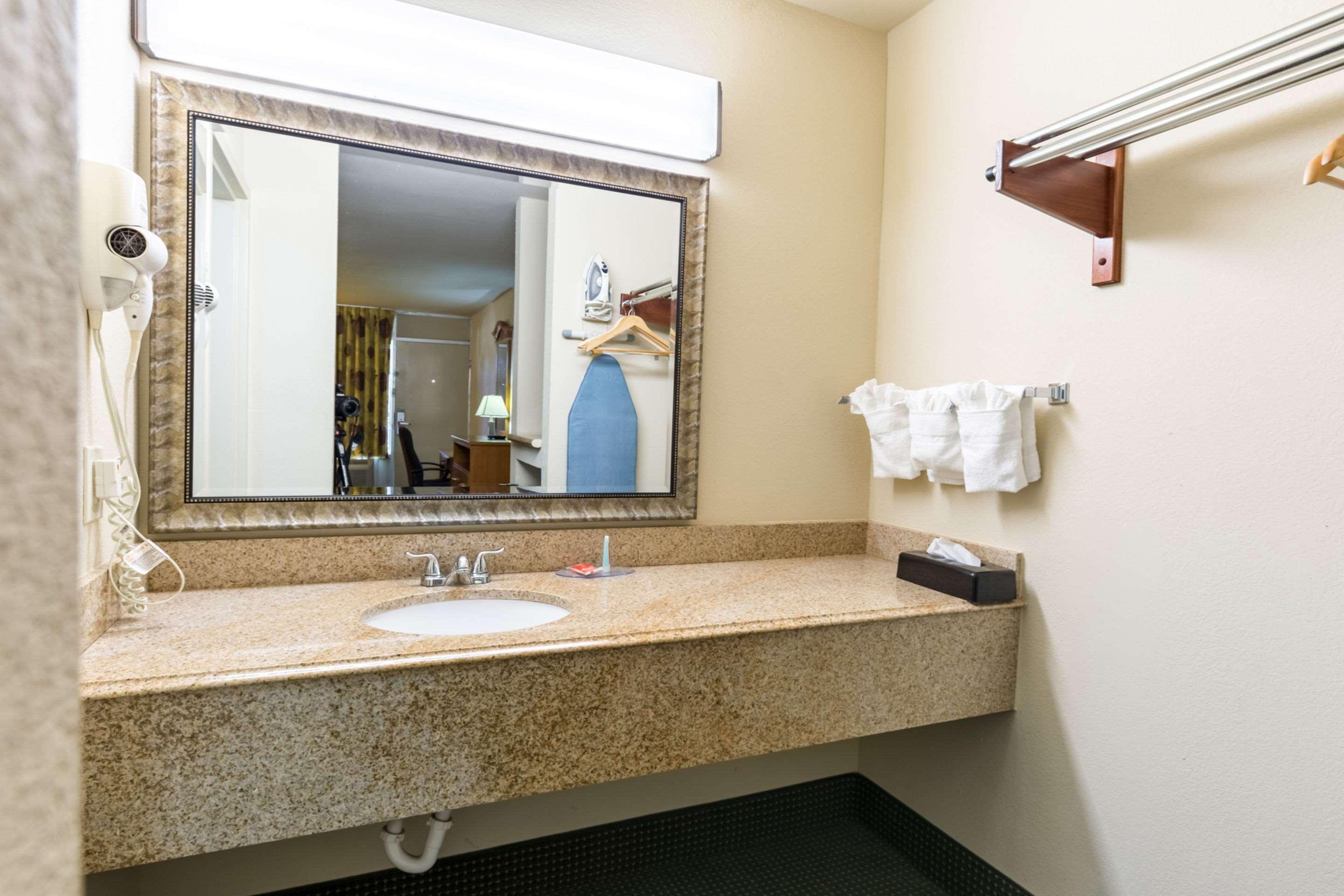 Econo Lodge Baytown Exterior photo