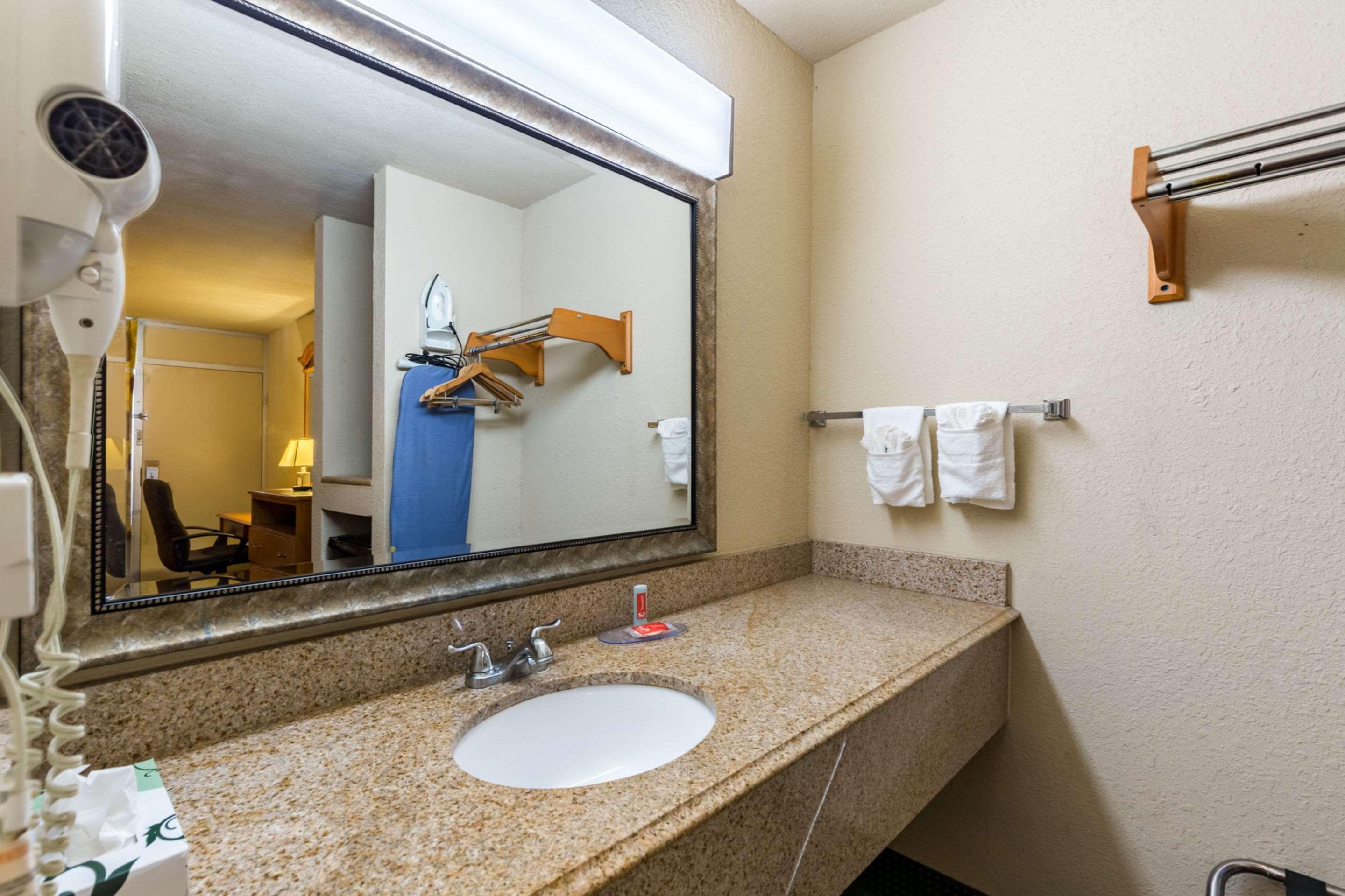 Econo Lodge Baytown Exterior photo