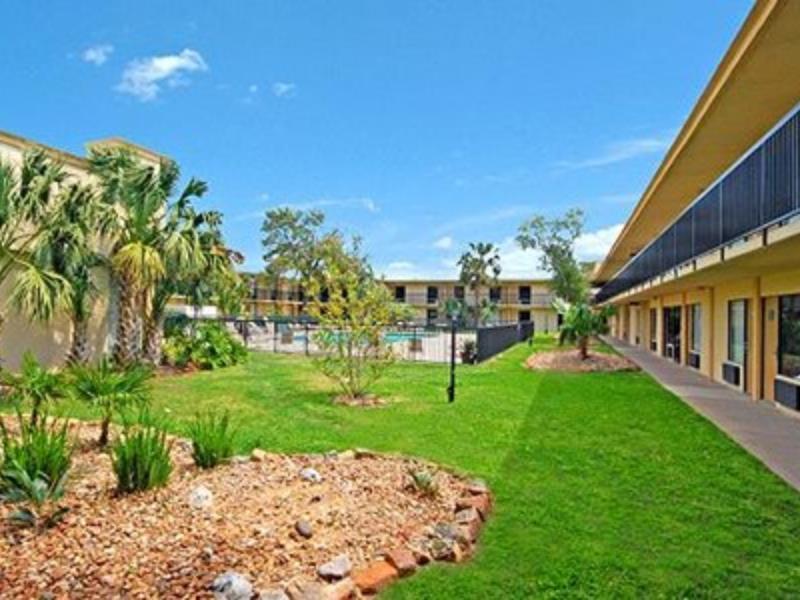 Econo Lodge Baytown Exterior photo